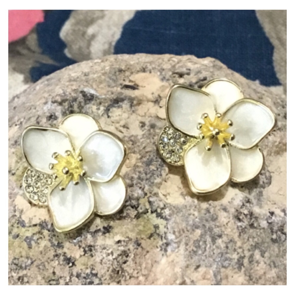 Adorable Pearlescent White Enamel Rhinestone Gold Flower Earrings